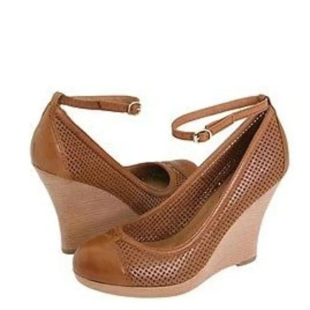Corso Como Women's Harper Wedge Camel Leather 7.5